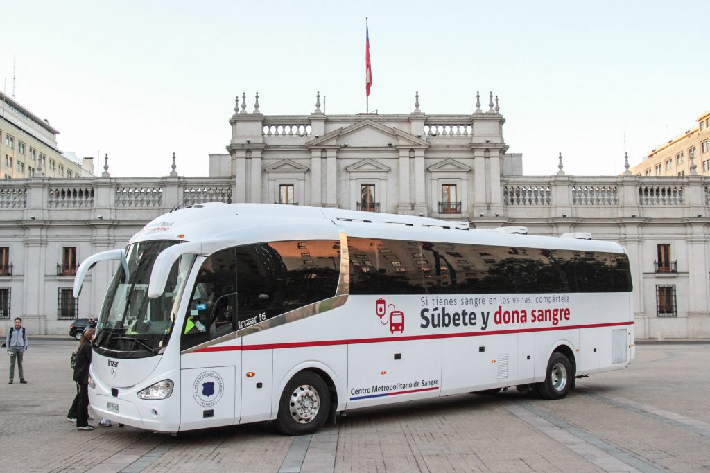 Conoce el primer bus de donación de sangre que recorrerá las calles de ...